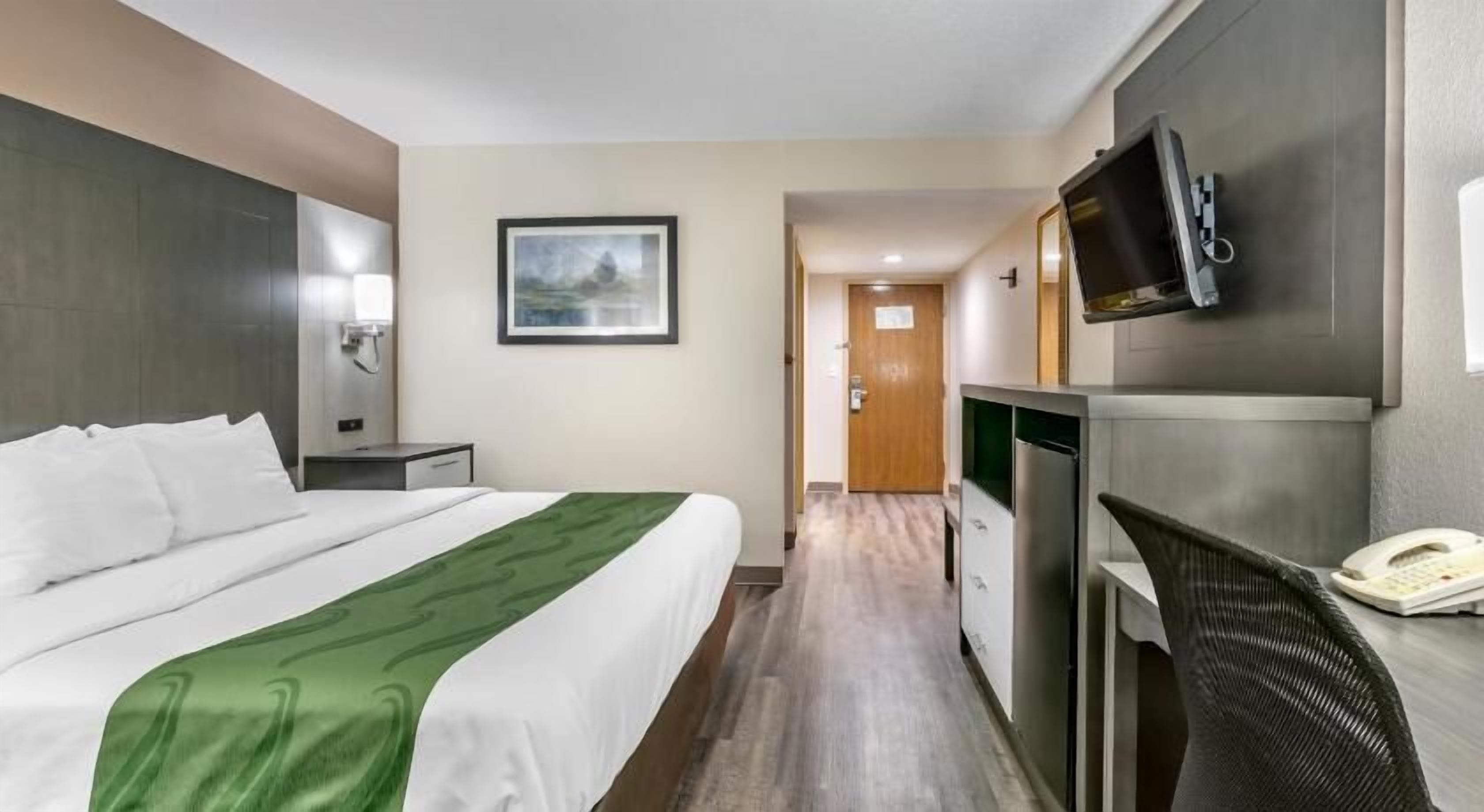 In-room safe, desk, iron/ironing board, free WiFi