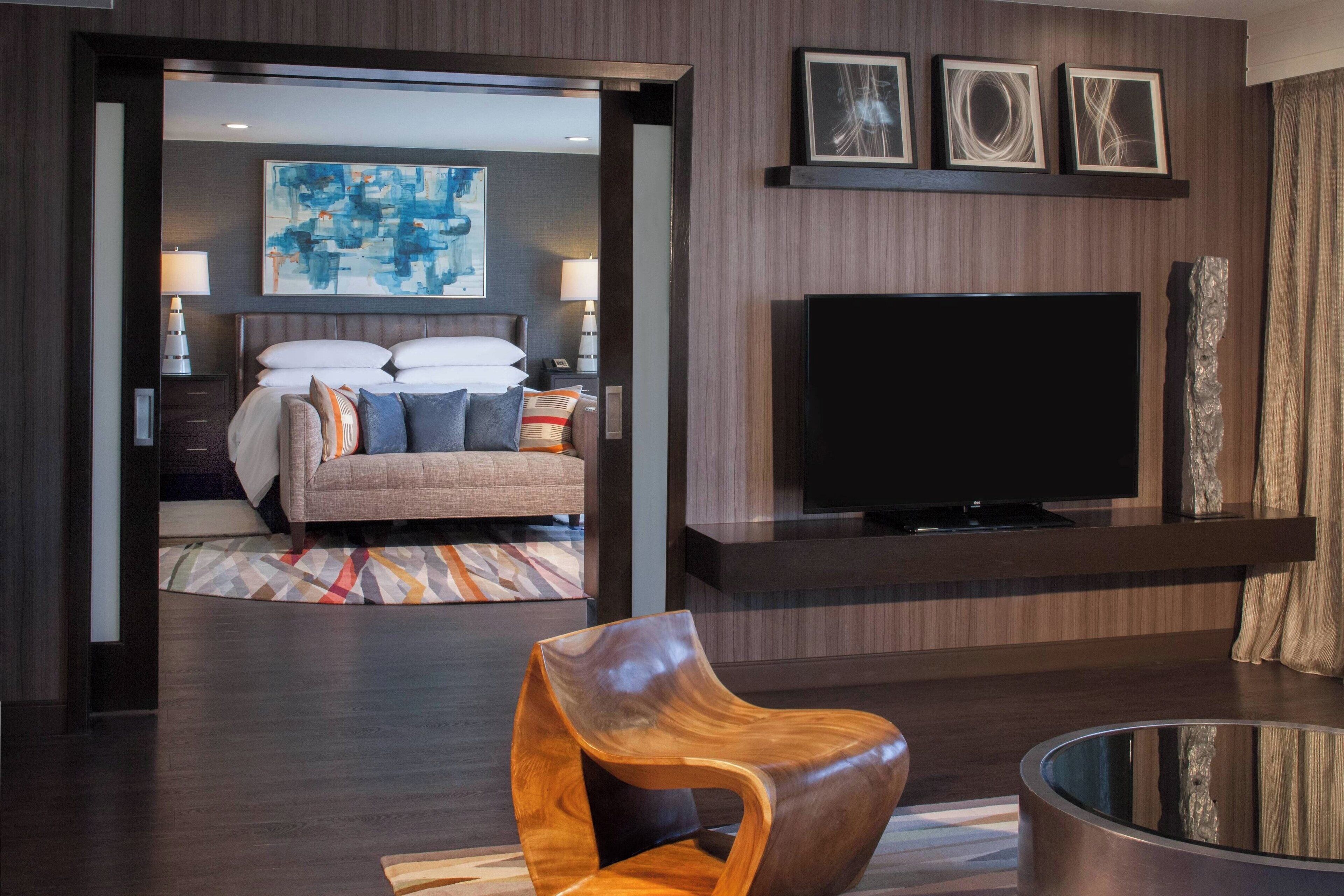 تلفزيون ذكي، برامج وأفلام نتفليكس، هولو