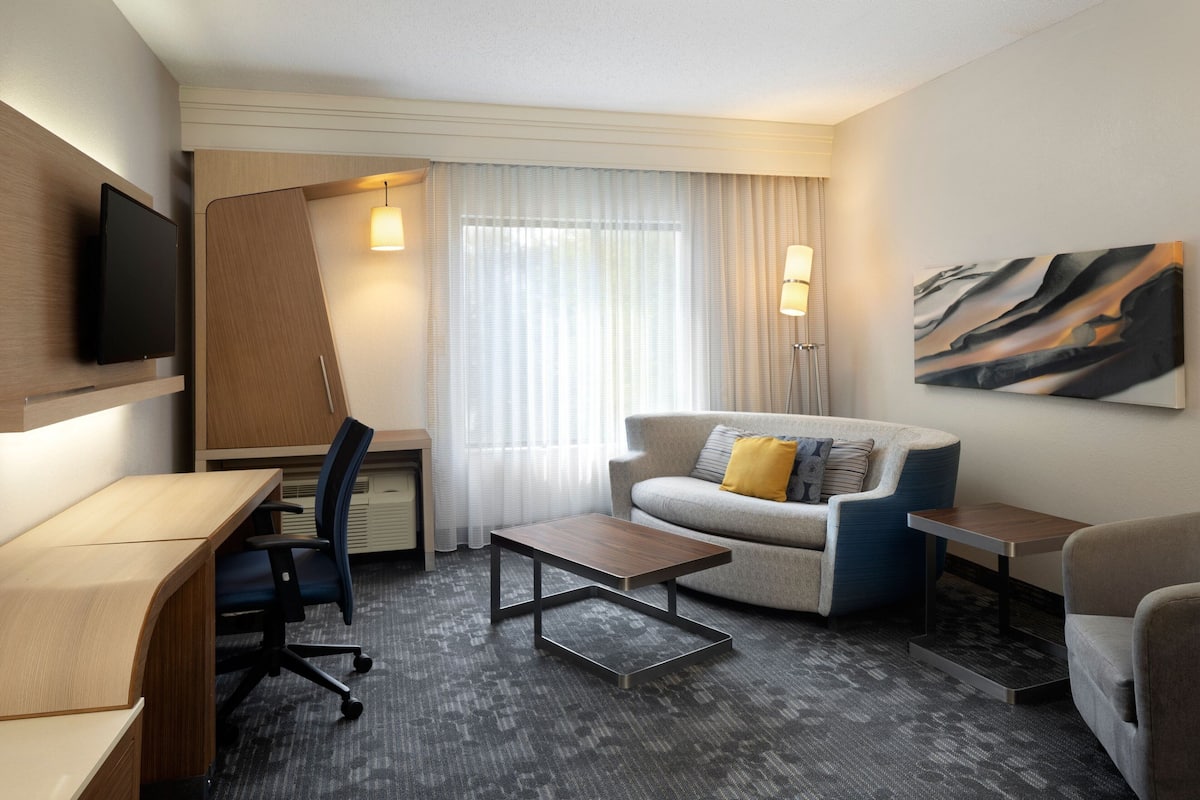1 bedroom, hypo-allergenic bedding, in-room safe, desk