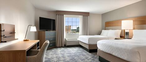 Monolocale, 2 letti queen | Una scrivania, postazione laptop, tende oscuranti, ferro/asse da stiro