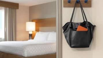 Schreibtisch, laptopgeeigneter Arbeitsplatz, Verdunkelungsvorhänge