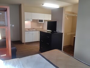 Studio Suite, 1 King Bed with Sofa bed | Private kitchenette | Full-size fridge, microwave, stovetop, coffee/tea maker