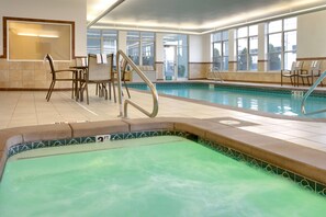 Indoor pool, sun loungers