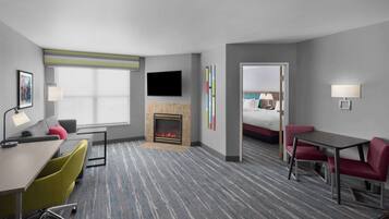 1 bedroom, desk, laptop workspace, blackout drapes