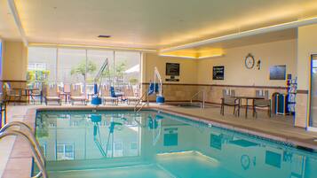 Indoor pool, sun loungers