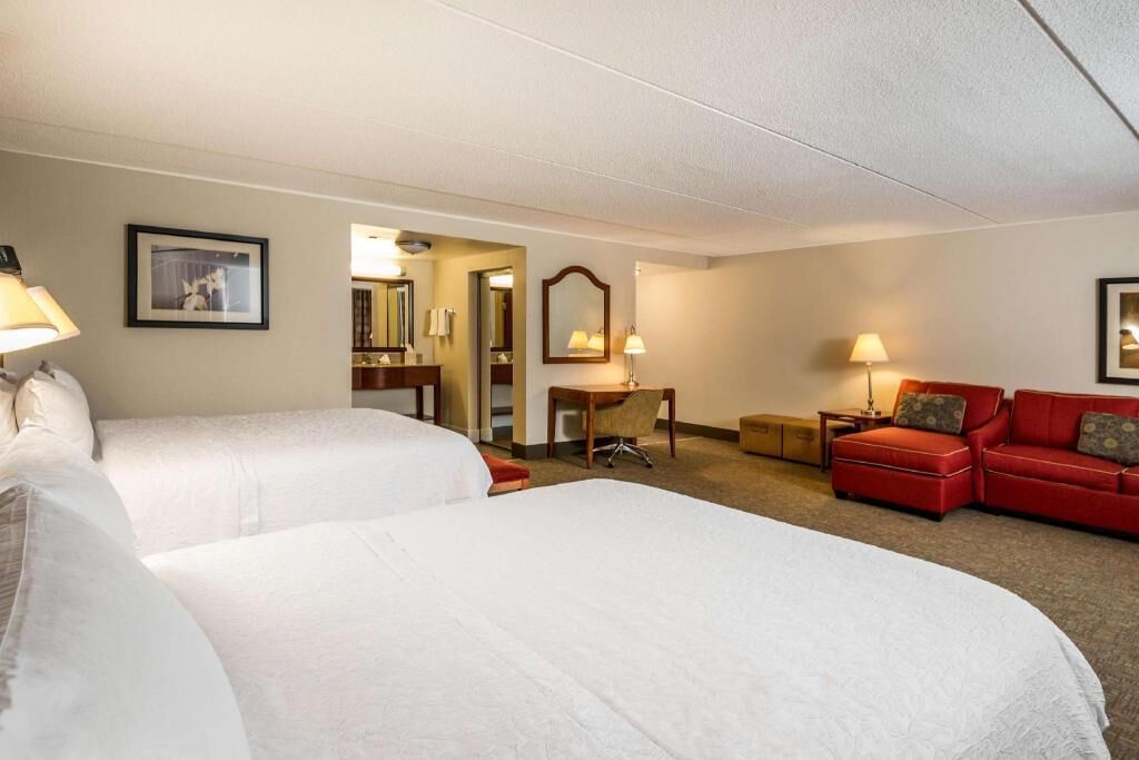 Iron/ironing board, free WiFi, bed sheets, alarm clocks