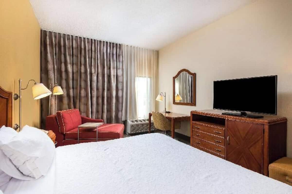 Iron/ironing board, free WiFi, bed sheets, alarm clocks