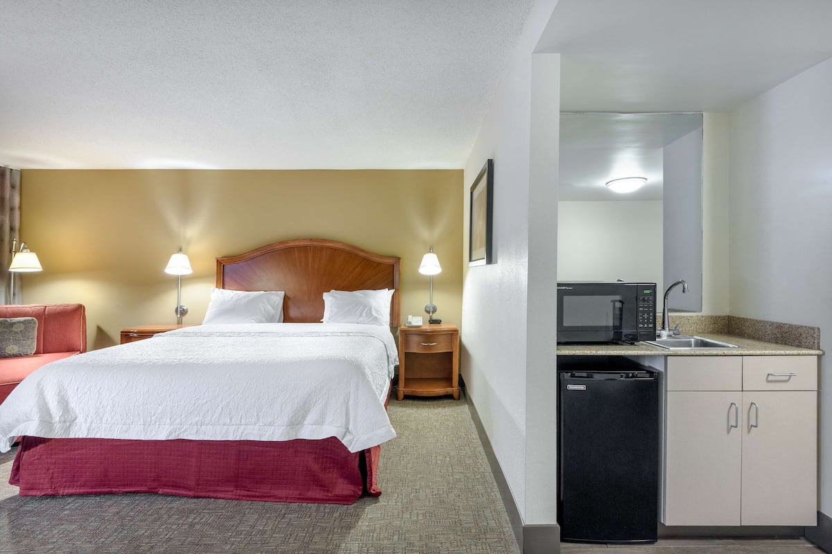 Iron/ironing board, free WiFi, bed sheets, alarm clocks