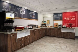 Café da manhã com buffet grátis todos os dias