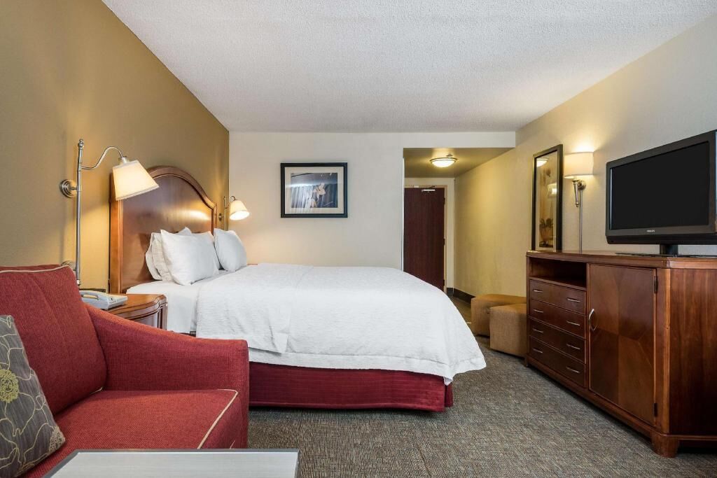 Iron/ironing board, free WiFi, bed sheets, alarm clocks