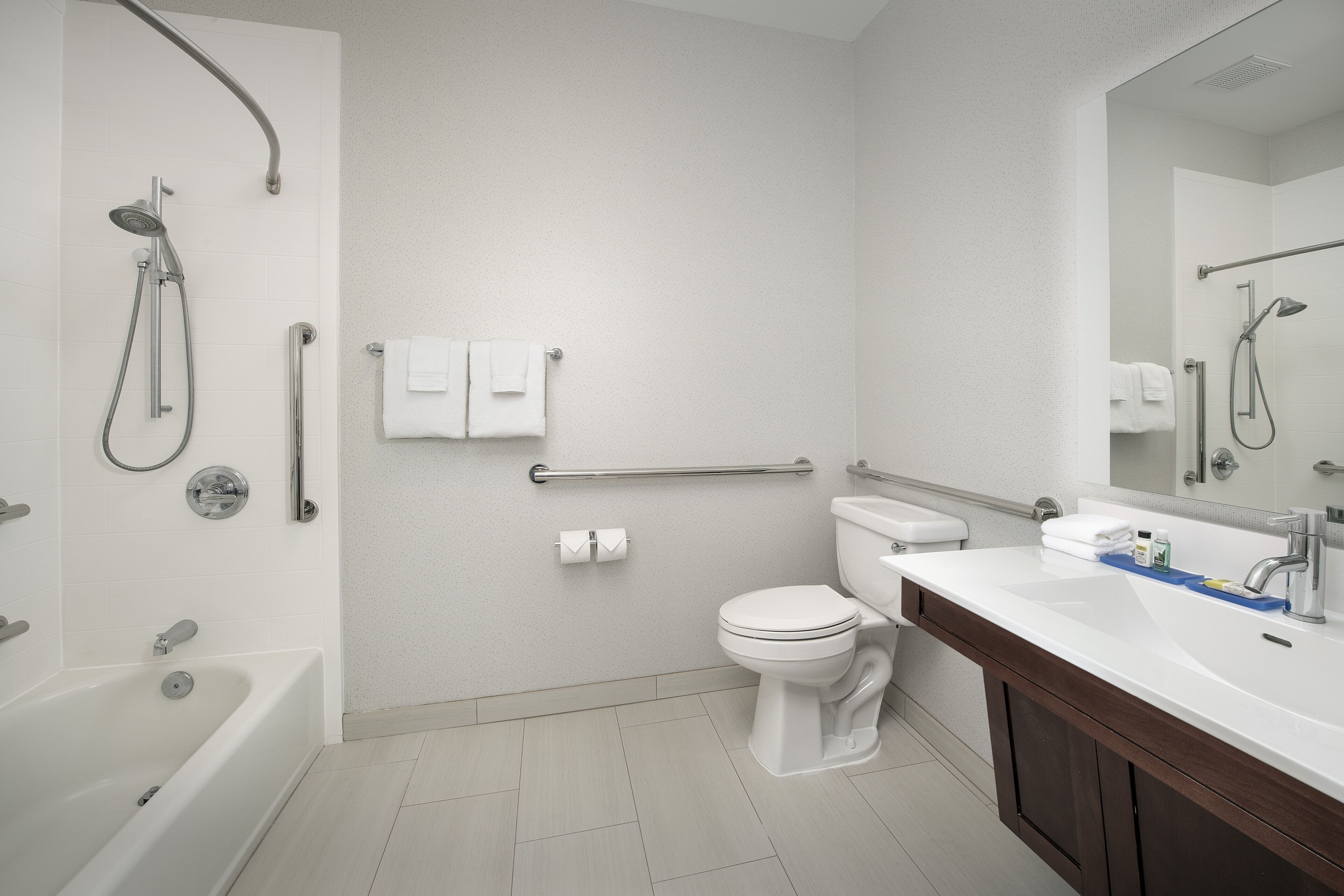 combined shower/bathtub, free toiletries, hair dryer, towels