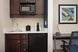 Premium bedding, in-room safe, desk, iron/ironing board