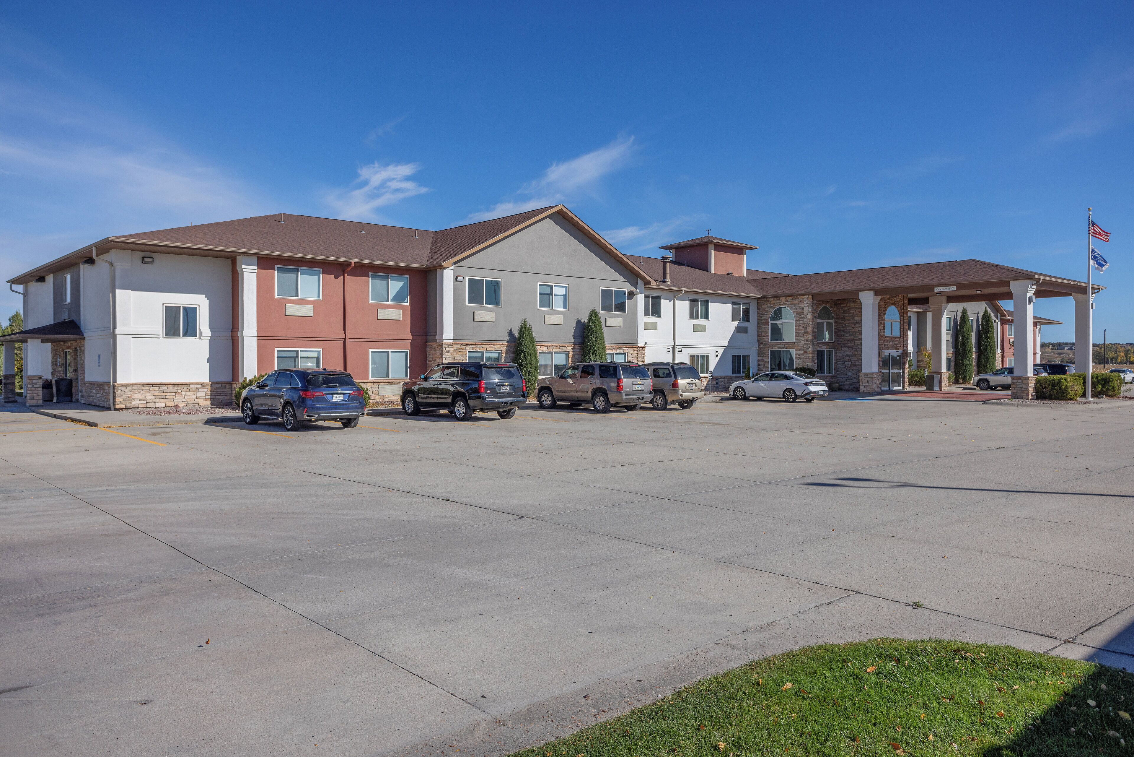 A multi-story hotel with a parking lot.