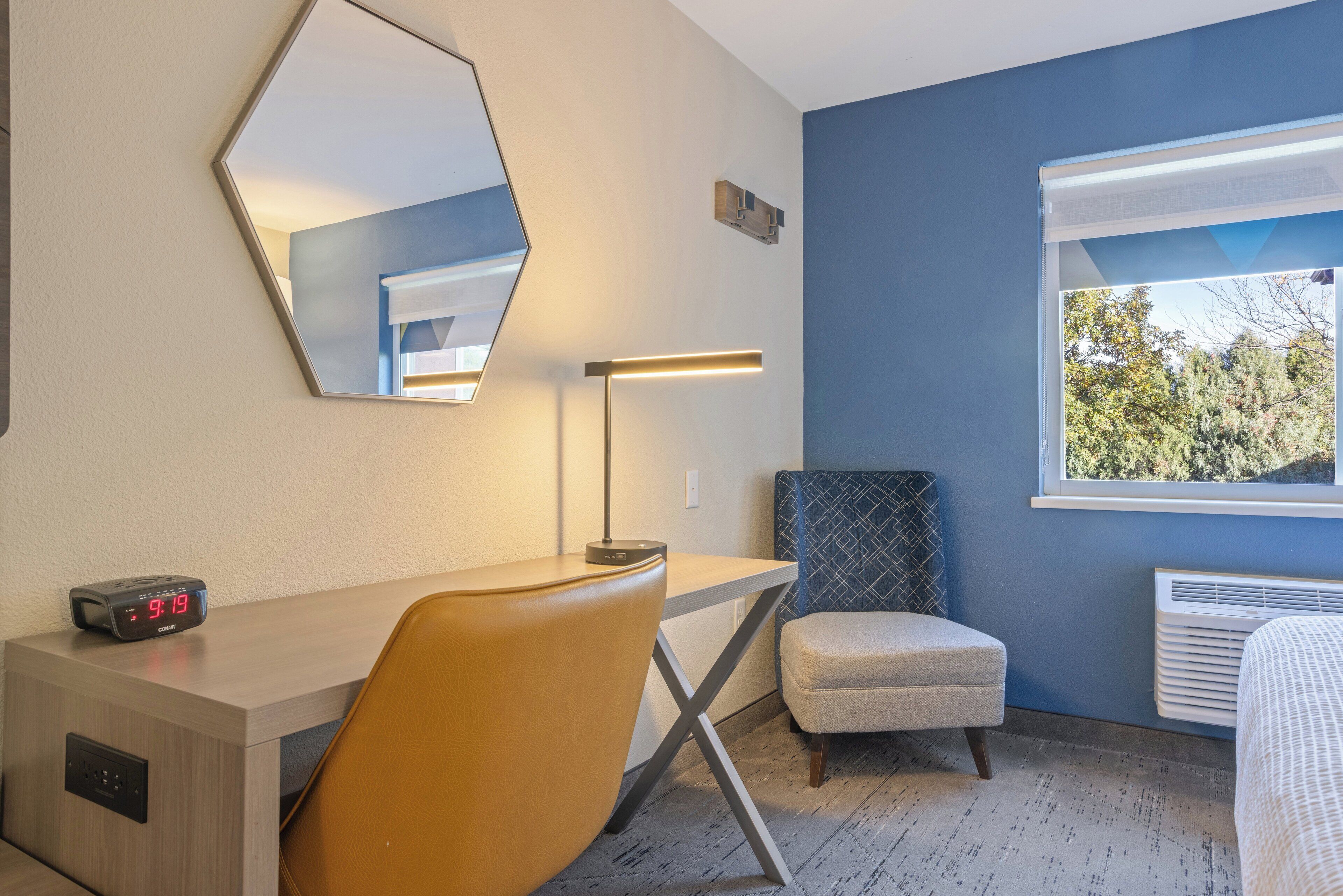 Suite, 1 très grand lit | Coffres-forts dans les chambres, décoration personnalisée