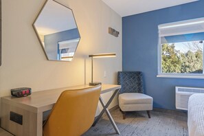Suite, 1 King Bed - Holiday Inn Express Hotel & Suites Torrington by IHG (Torrington)