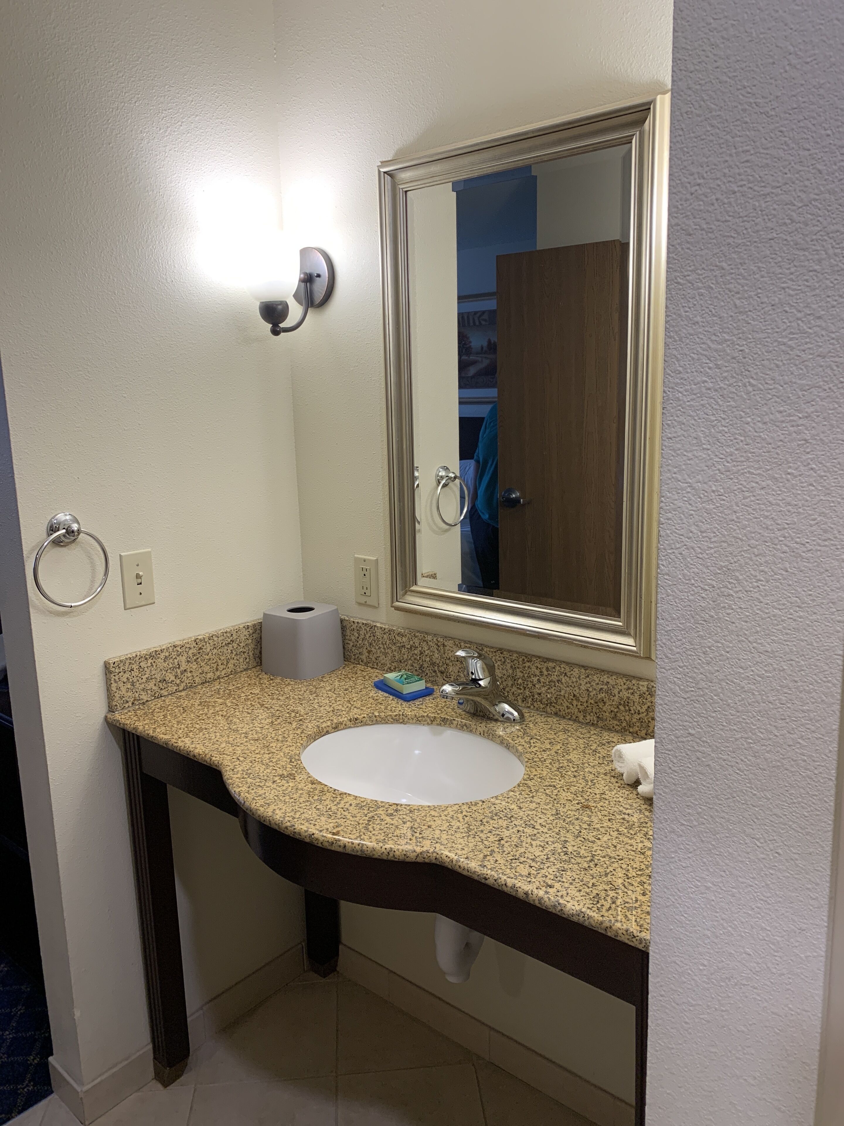 standard room, 1 king bed, accessible (roll-in shower) | bathroom | combined shower/bathtub, hair dryer, towels