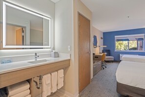 In-room safe, individually decorated, individually furnished - Holiday Inn Express Hotel & Suites Torrington by IHG (Torrington)
