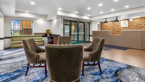 Lobby -  Quality Inn Brewerton - Syracuse Oneida Lake Area (Brewerton)