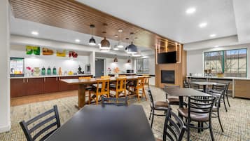 Termasuk sarapan segera setiap hari