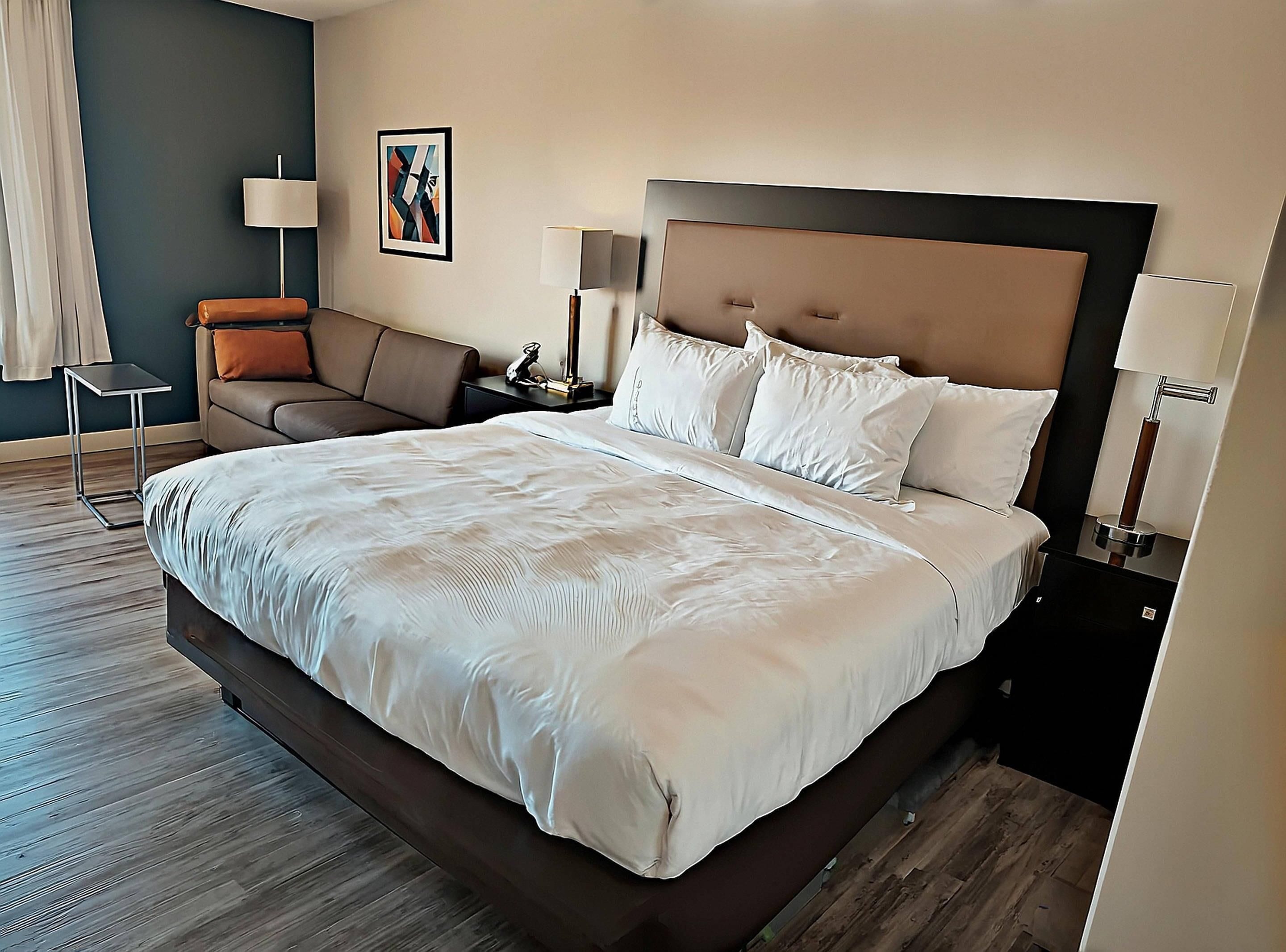 Suite, 1 King Bed with Sofa bed, Non Smoking