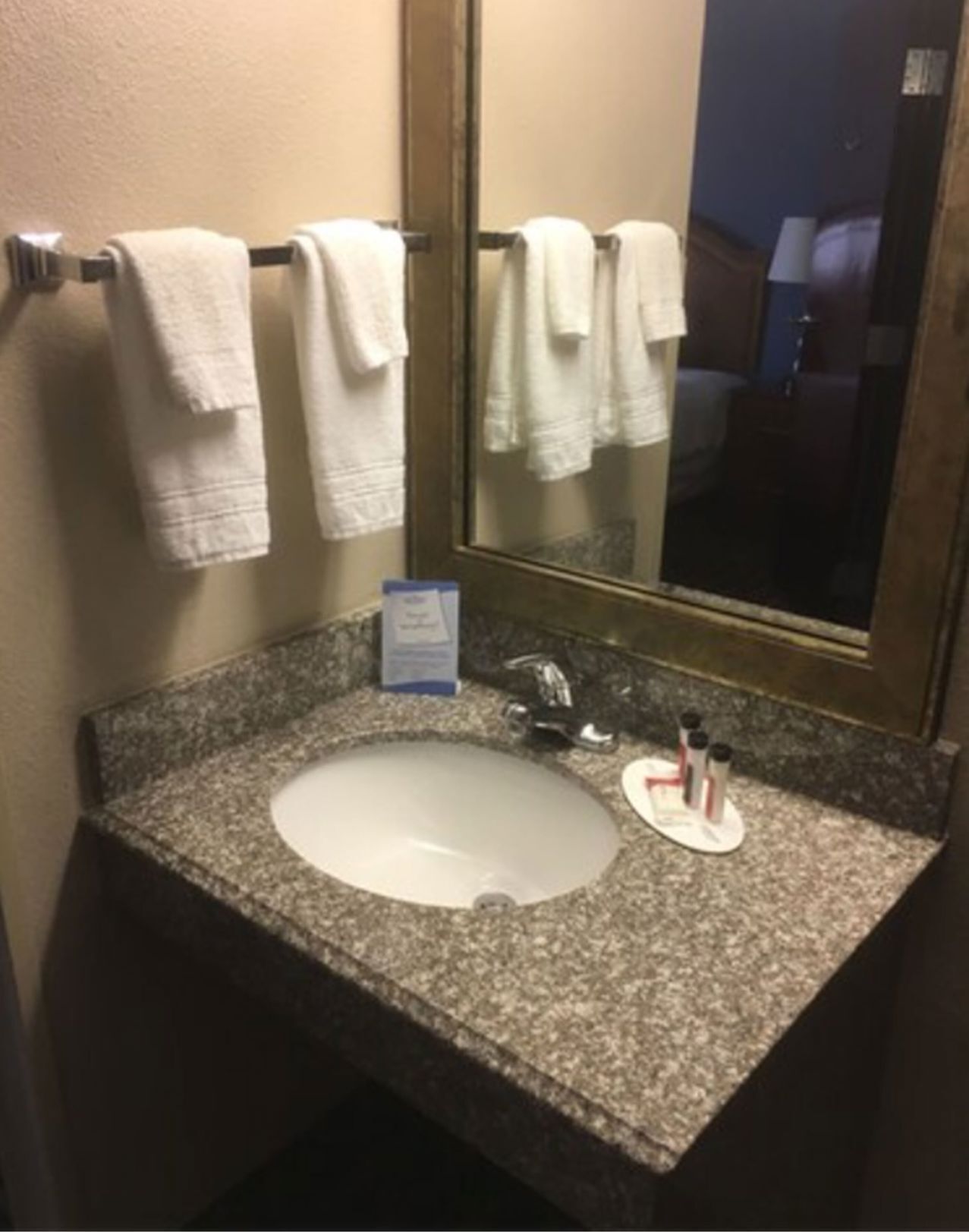 Bathroom | Combined shower/tub, free toiletries, hair dryer, towels