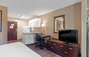 Desk, iron/ironing board, free WiFi, bed sheets - Extended Stay America Suites San Diego Oceanside (Oceanside)