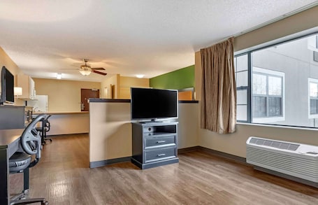 Desk, iron/ironing board, free WiFi, bed sheets