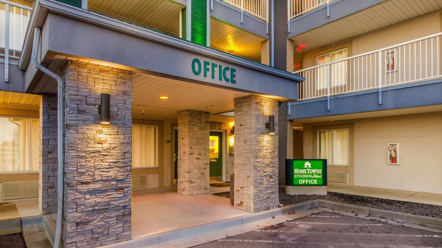 HomeTowne Studios By Red Roof Denver - Airport/ Aurora