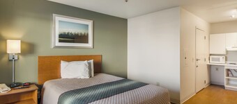 HomeTowne Studios By Red Roof Denver - Airport/ Aurora