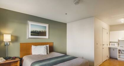 HomeTowne Studios By Red Roof Denver - Airport/ Aurora