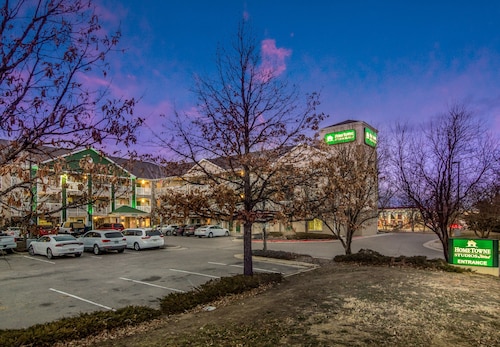 HomeTowne Studios By Red Roof Denver - Airport/ Aurora