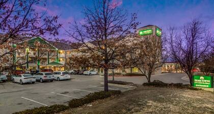 HomeTowne Studios By Red Roof Denver - Airport/ Aurora