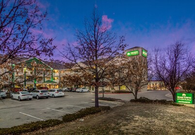 HomeTowne Studios By Red Roof Denver - Airport/ Aurora