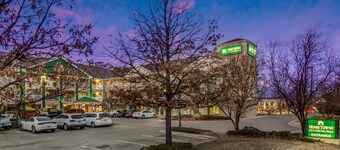 HomeTowne Studios By Red Roof Denver - Airport/ Aurora