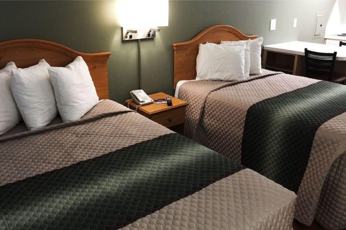 Studio 2 Queen Beds Non-Smoking