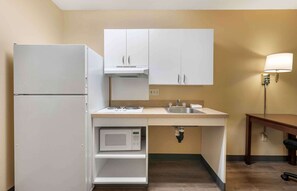 Studio, 1 grand lit, accessible aux personnes à mobilité réduite, non-fumeur | Bureau, fer et planche à repasser, accès au Wi-Fi (inclus)