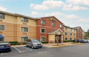 Exterior - Extended Stay America Suites Daytona Beach Speedway (Daytona Beach)