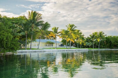 Coconut Mallory Resort And Marina By Kees Vacations