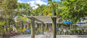 Coconut Mallory Resort And Marina By Kees Vacations