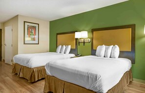 Pillowtop beds, desk, iron/ironing board, free WiFi - Sonesta Simply Suites Lansing (Lansing)
