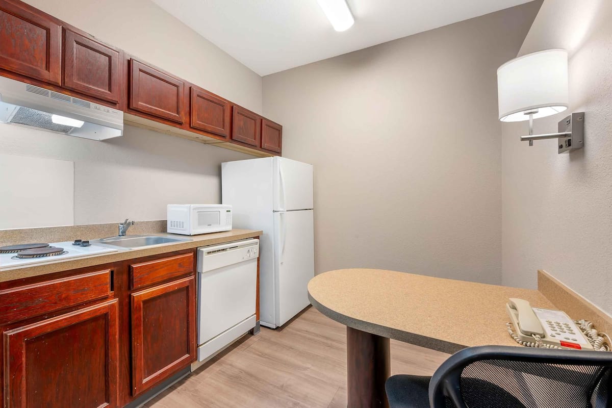 fridge, microwave, stovetop, dishwasher