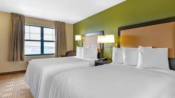 Studio, 2 tweepersoonsbedden, niet-roken | Een bureau, een laptopwerkplek, verduisterende gordijnen