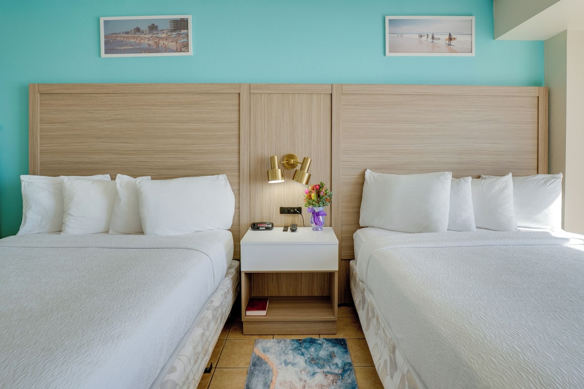 Individuell inredning, unika möbler, skrivbord och arbetsyta för laptop