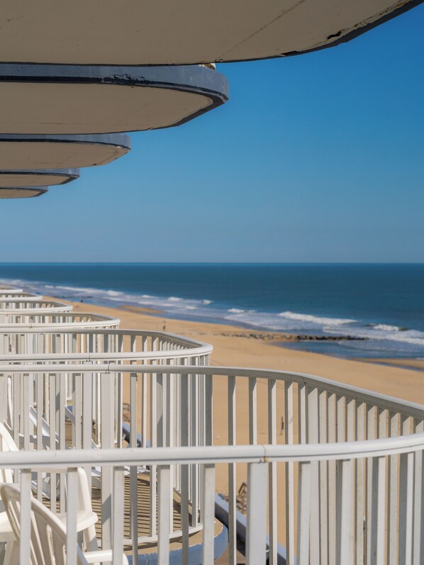 Balcony view - Paradise Plaza Inn (Ocean City)