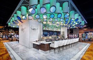 3 bars/lounges, poolside bar