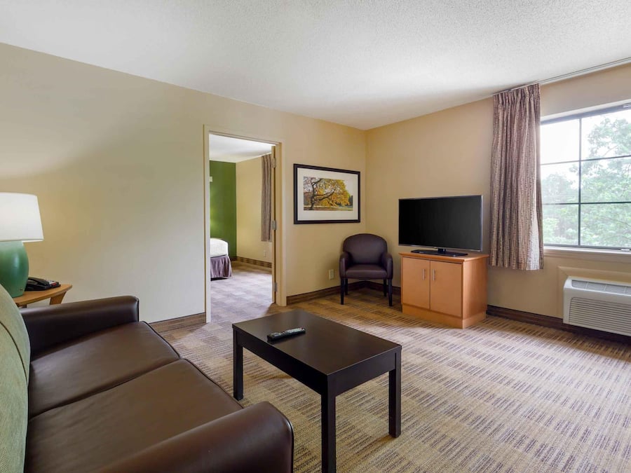 Desk, laptop workspace, iron/ironing board, free WiFi