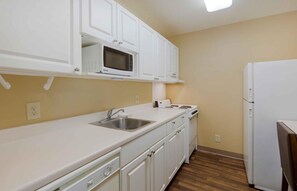 Fridge, microwave, stovetop - Extended Stay America Select Suites Raleigh RTP 4610 Miami B (Durham)