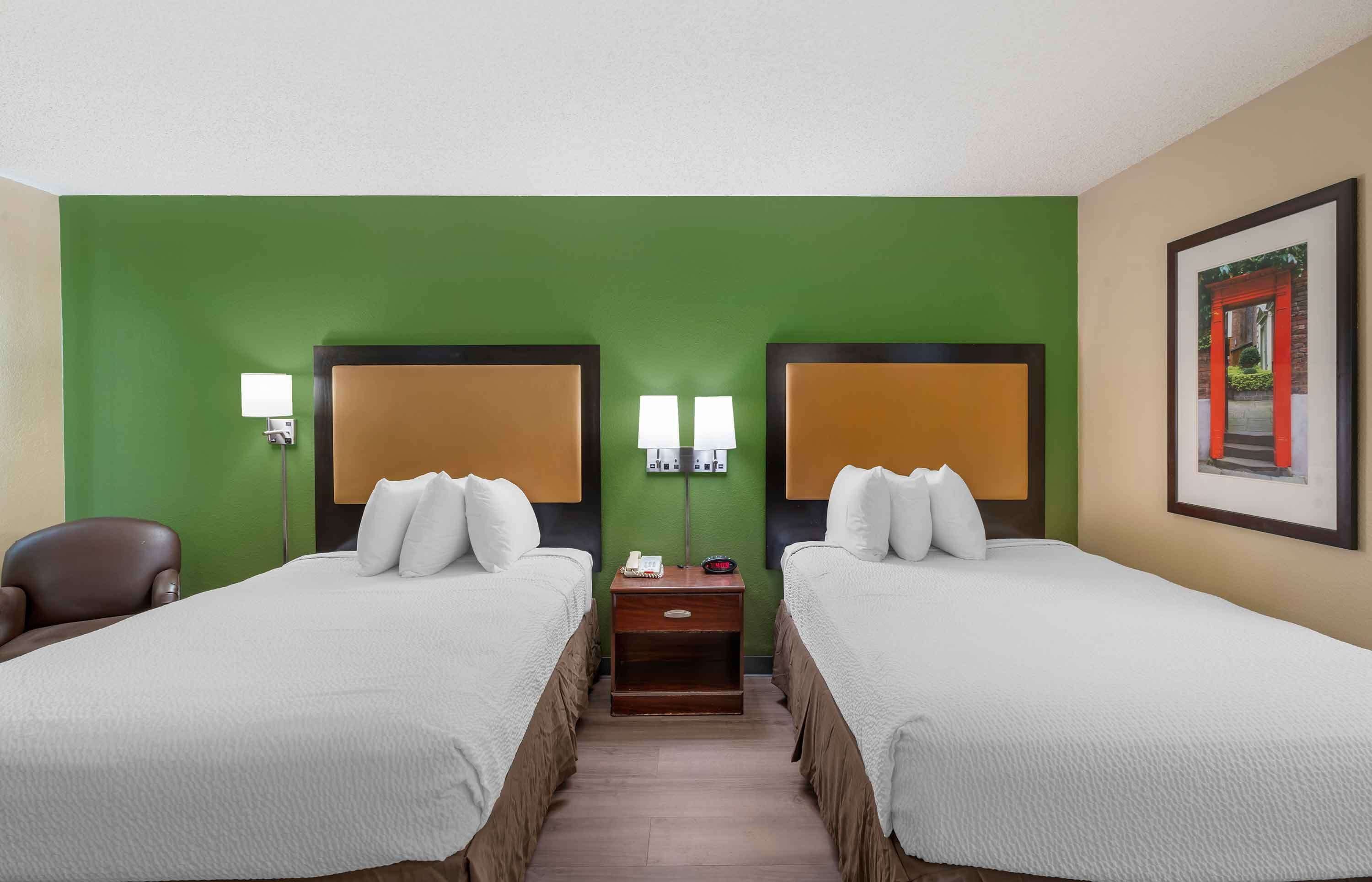 Studio, 2 Double Beds, Non Smoking | Desk, iron/ironing board, free WiFi, bed sheets