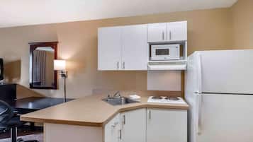 Studio, 1 Queen Bed, Non Smoking | Private kitchen | Full-sized fridge, microwave, stovetop, coffee/tea maker