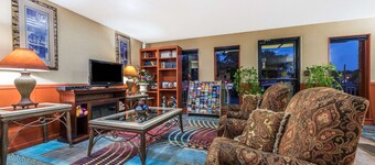 Super 8 by Wyndham Denton